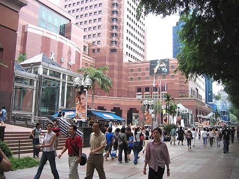 Haupt-Geschäftsstraße in Singapur ...